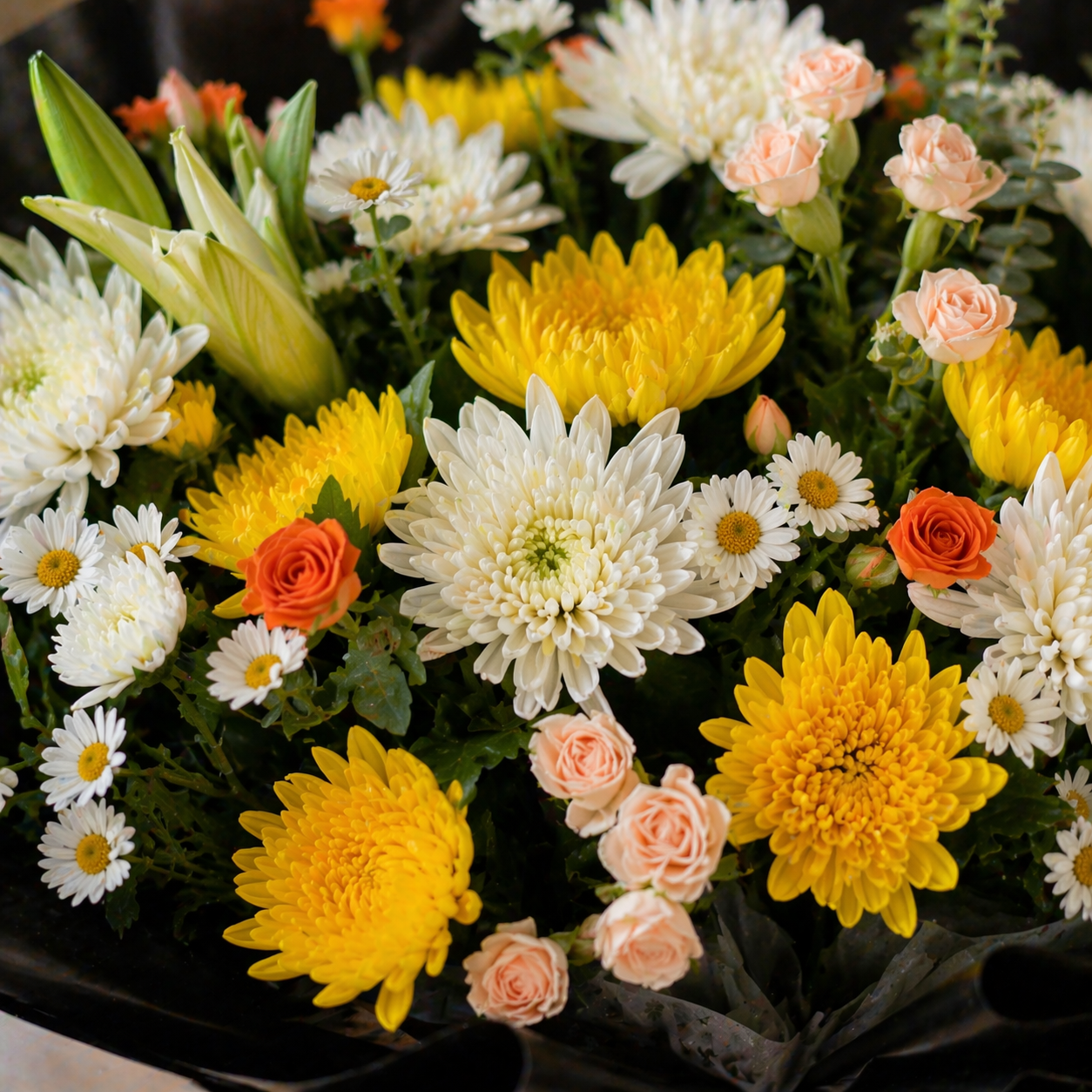 Sunshine Grace (Chrysanthemums, Daisies, Roses) | Flower Bouquet