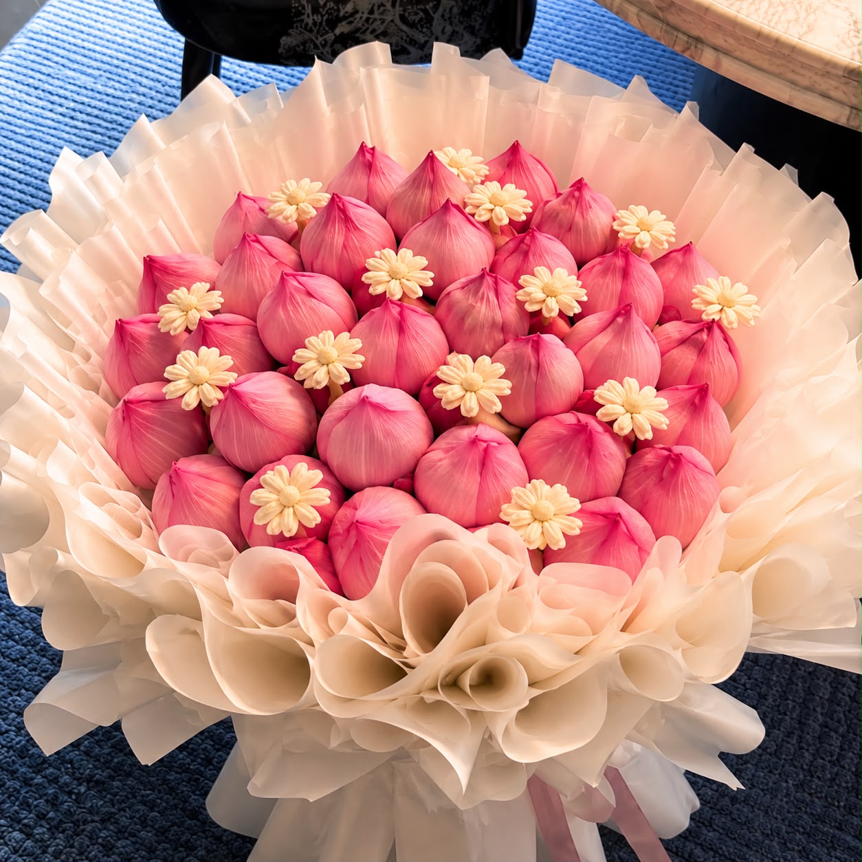 Lotus Éclat – 30 Pink Lotus | Grand Flower Bouquet