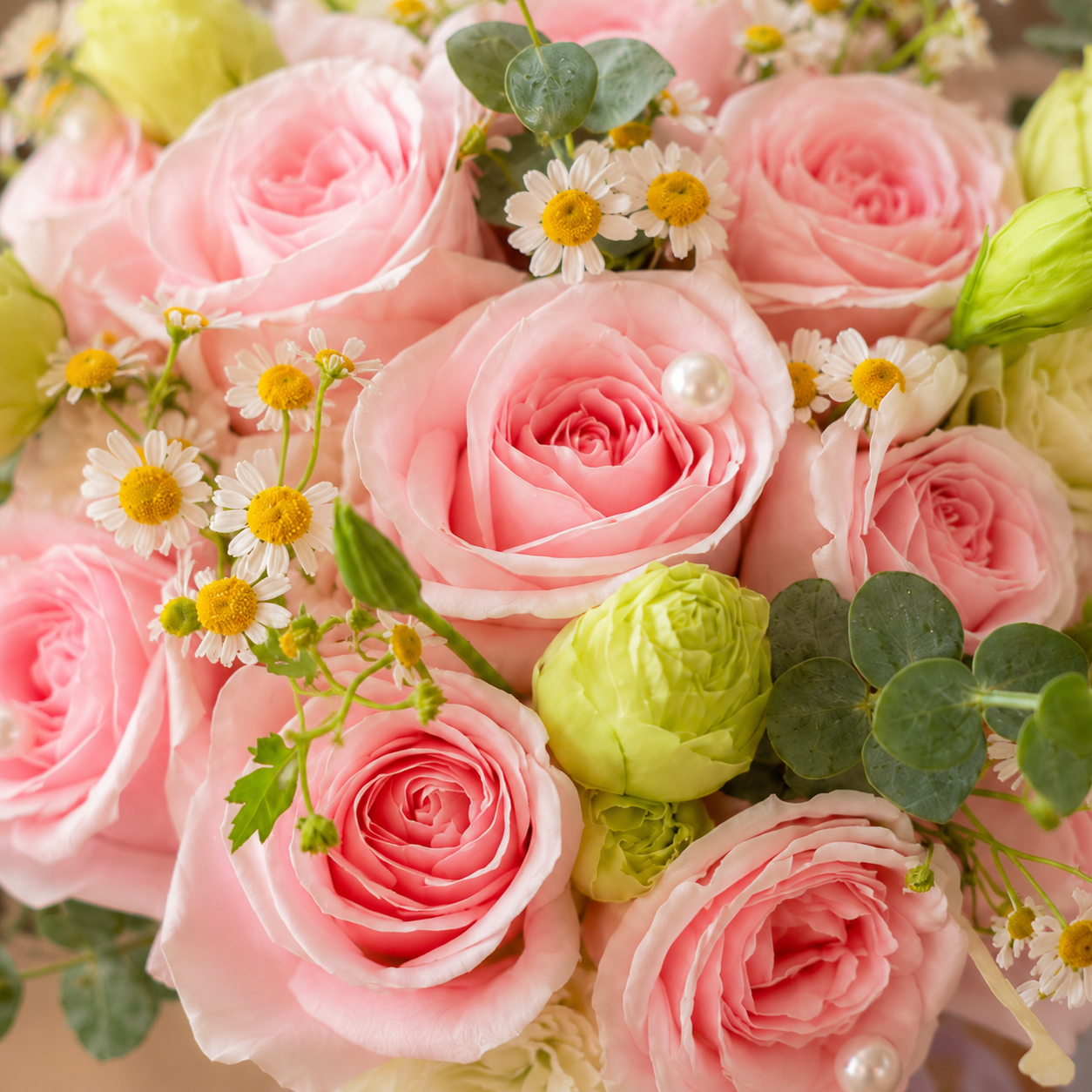 Spring Memento (Roses, Chamomile) | Fresh Flower Bouquet