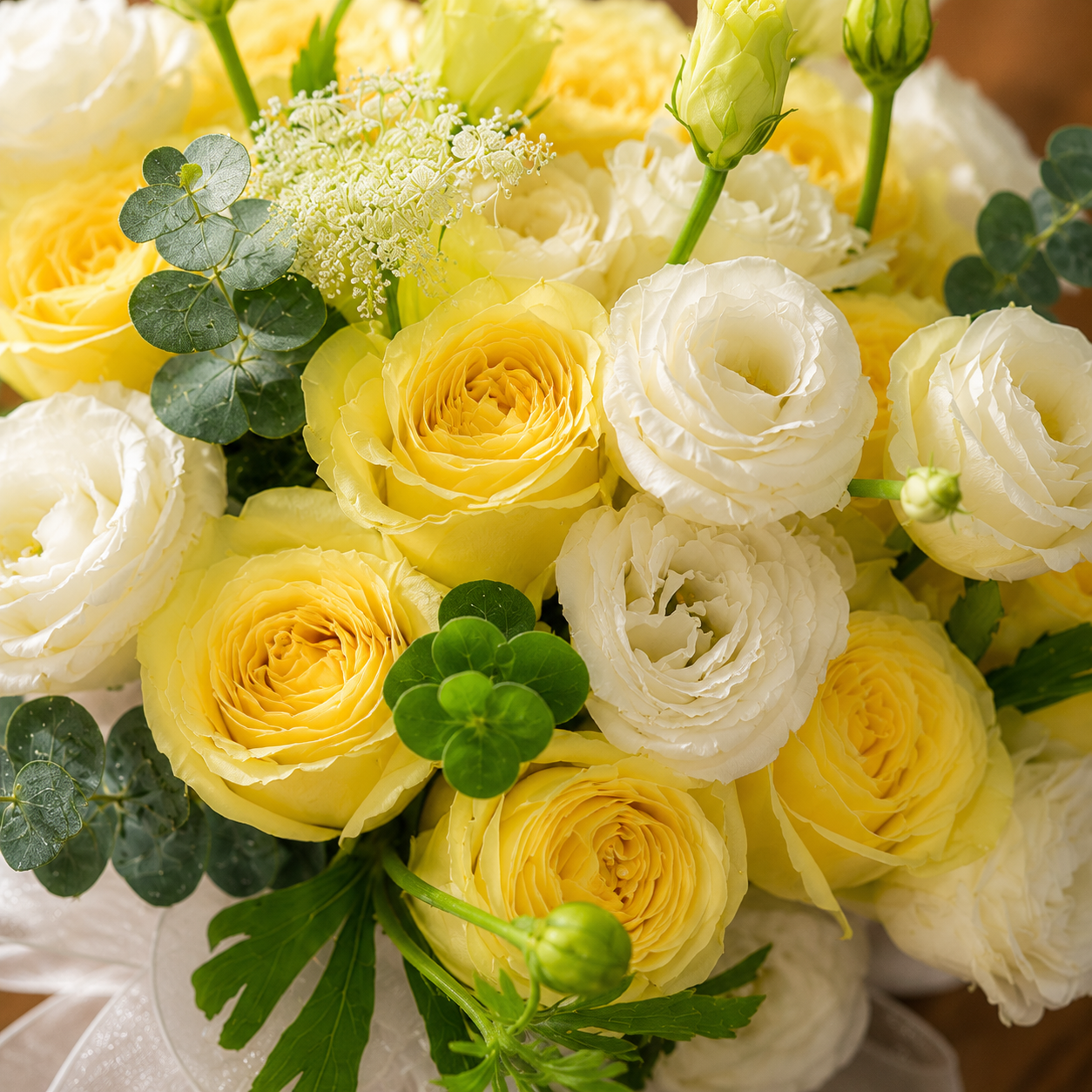 Lemon Veil (Roses, Eustoma) | Flower Bouquet